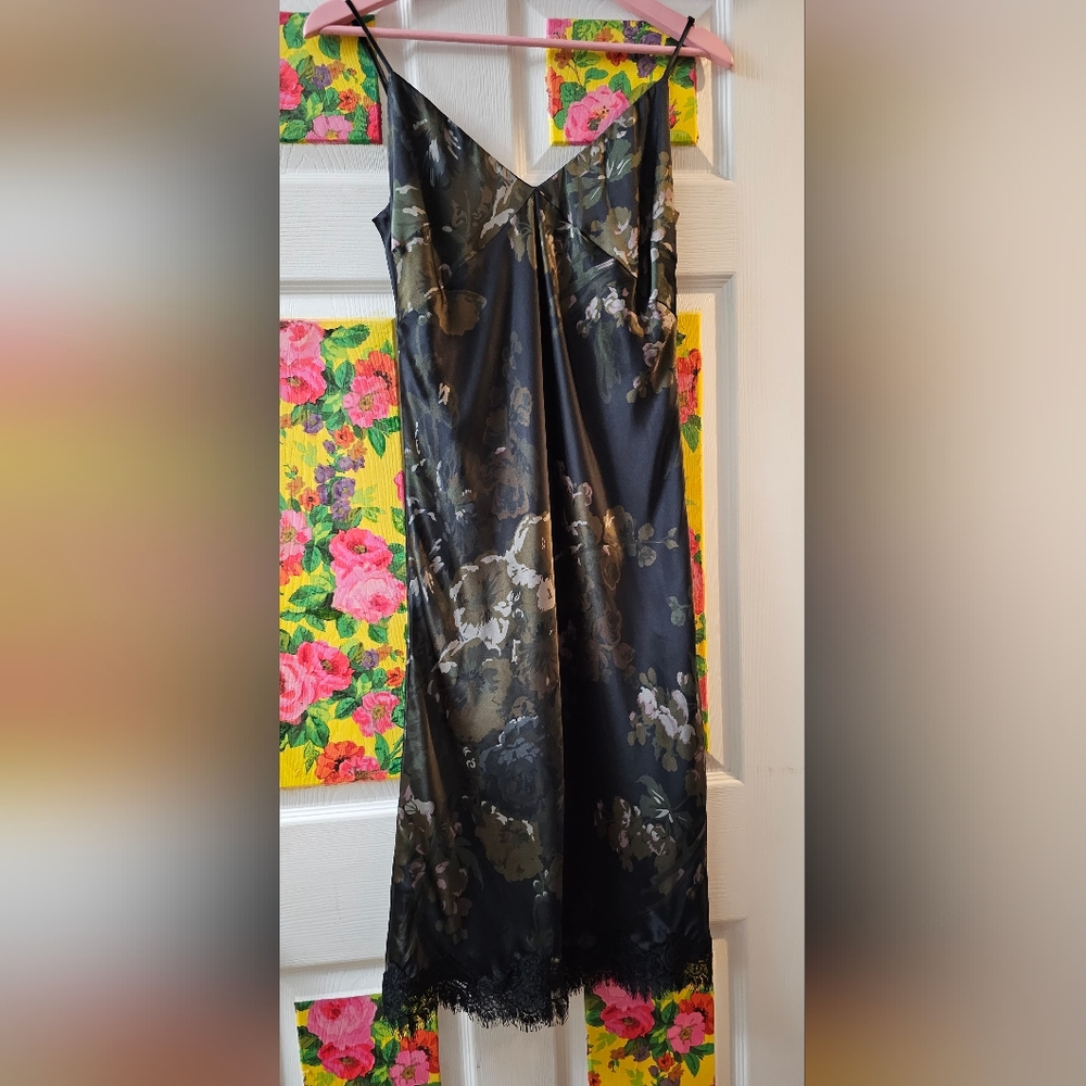GOLD HAWK FLORAL-PRINT LACE DETAIL SILK DRESS - Picture 1 of 7